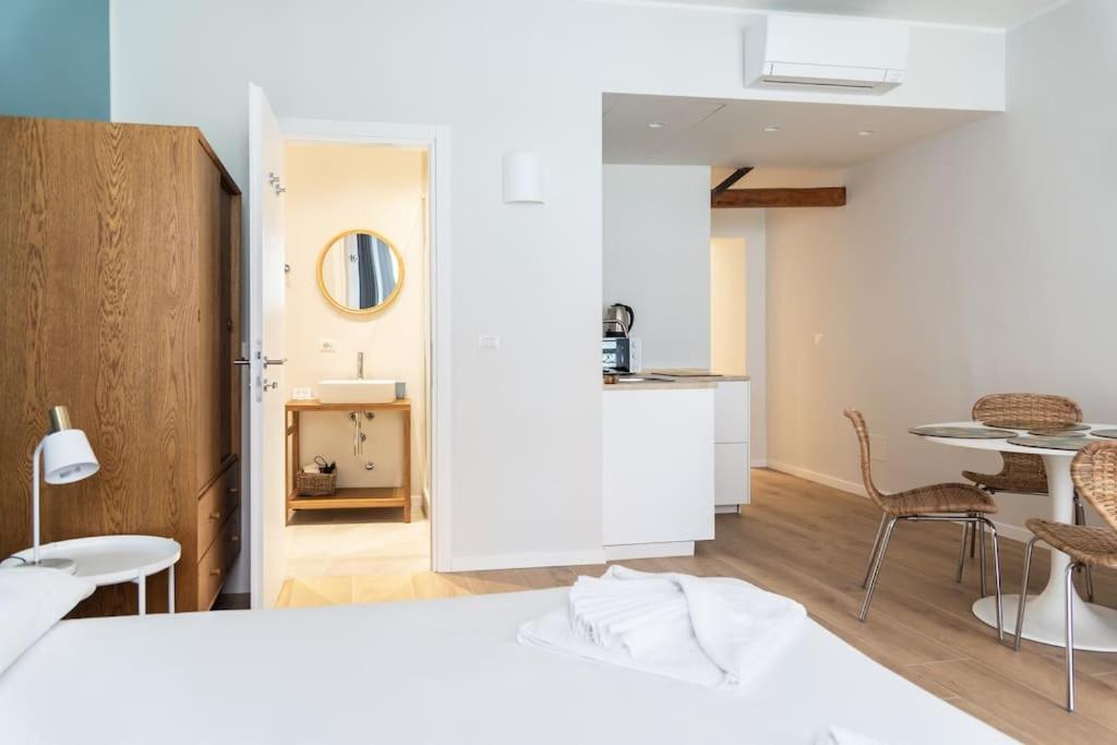 Youhosty - Ticinese Suite 1 Milano Exteriör bild