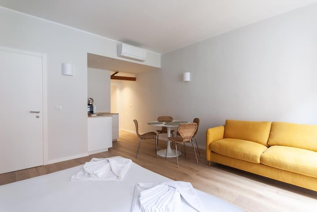 Youhosty - Ticinese Suite 1 Milano Exteriör bild